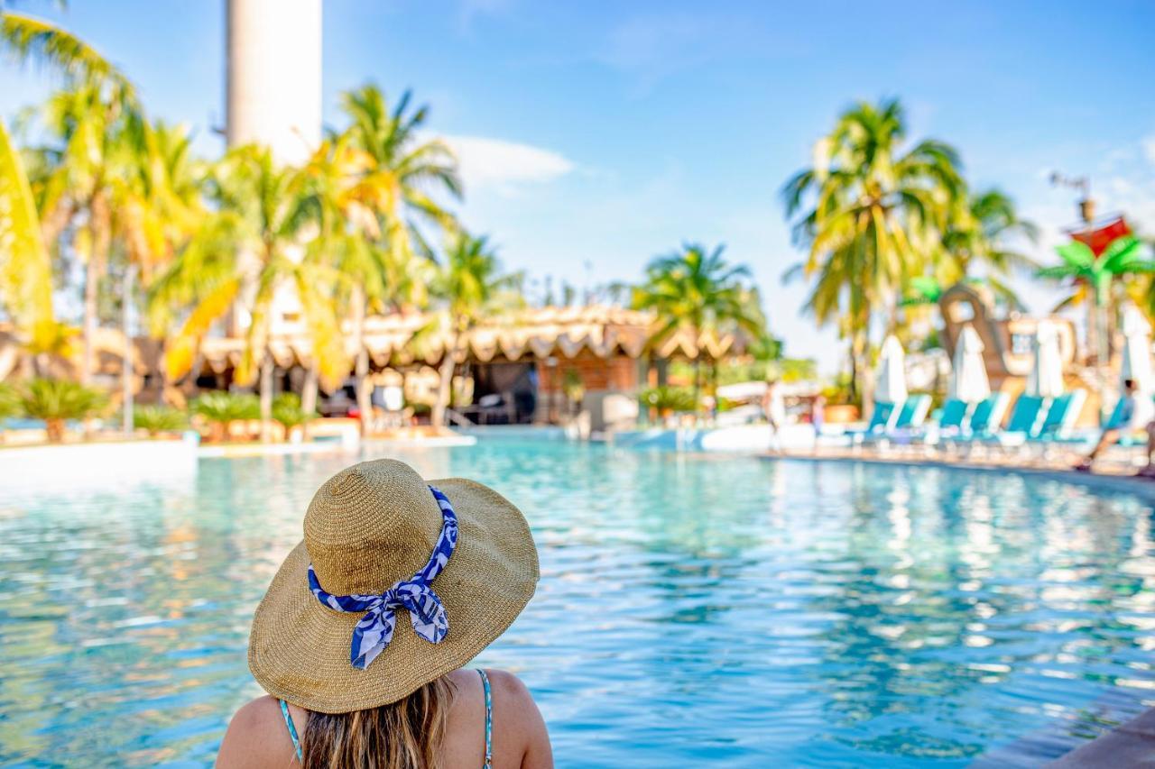 Blue Tree Thermas De Lins Resort Esterno foto The pool at Atlantis Paradise Island