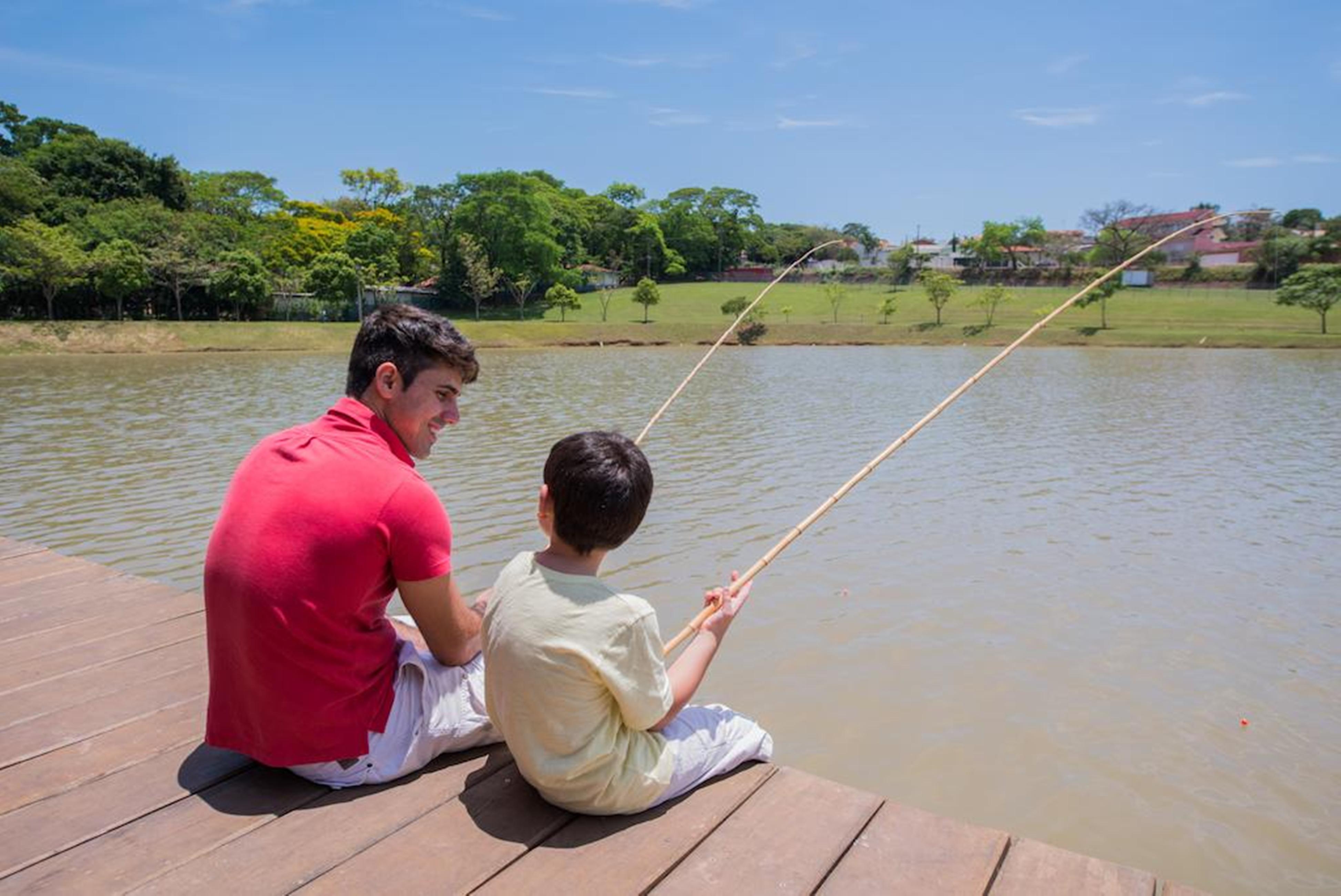 Blue Tree Thermas De Lins Resort Esterno foto Fishing at the lake