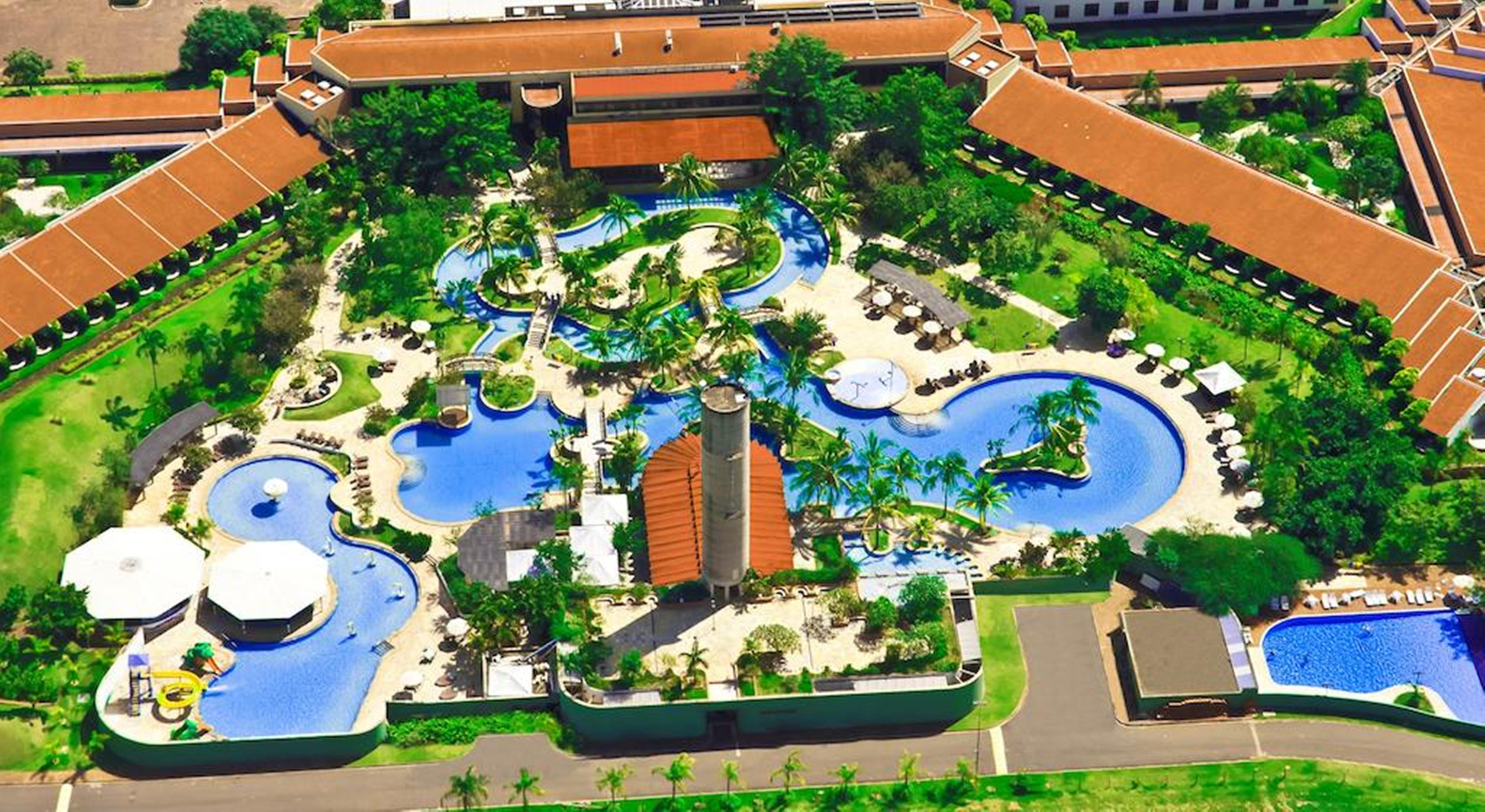 Blue Tree Thermas De Lins Resort Esterno foto Aerial view of the resort