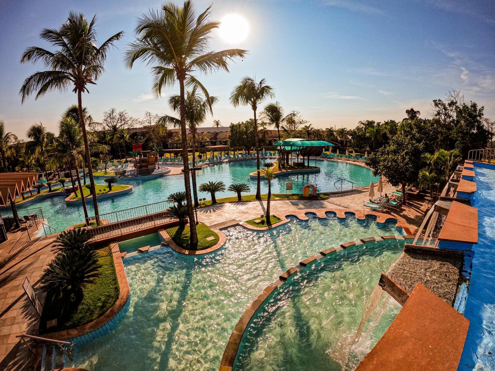 Blue Tree Thermas De Lins Resort Esterno foto The water park at the Royal Paradise Hotel and Spa