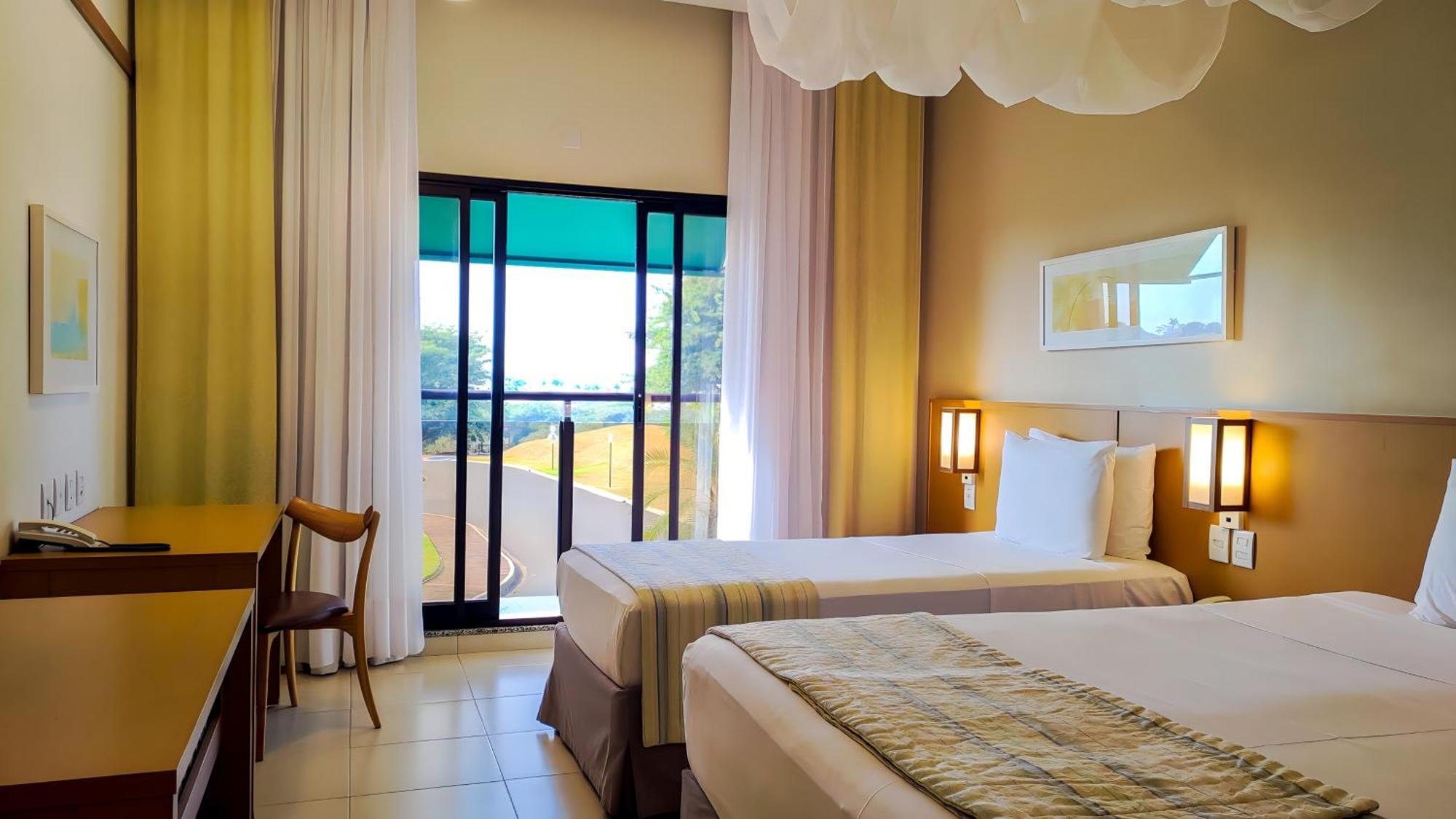 Blue Tree Thermas De Lins Resort Esterno foto A room at the hotel