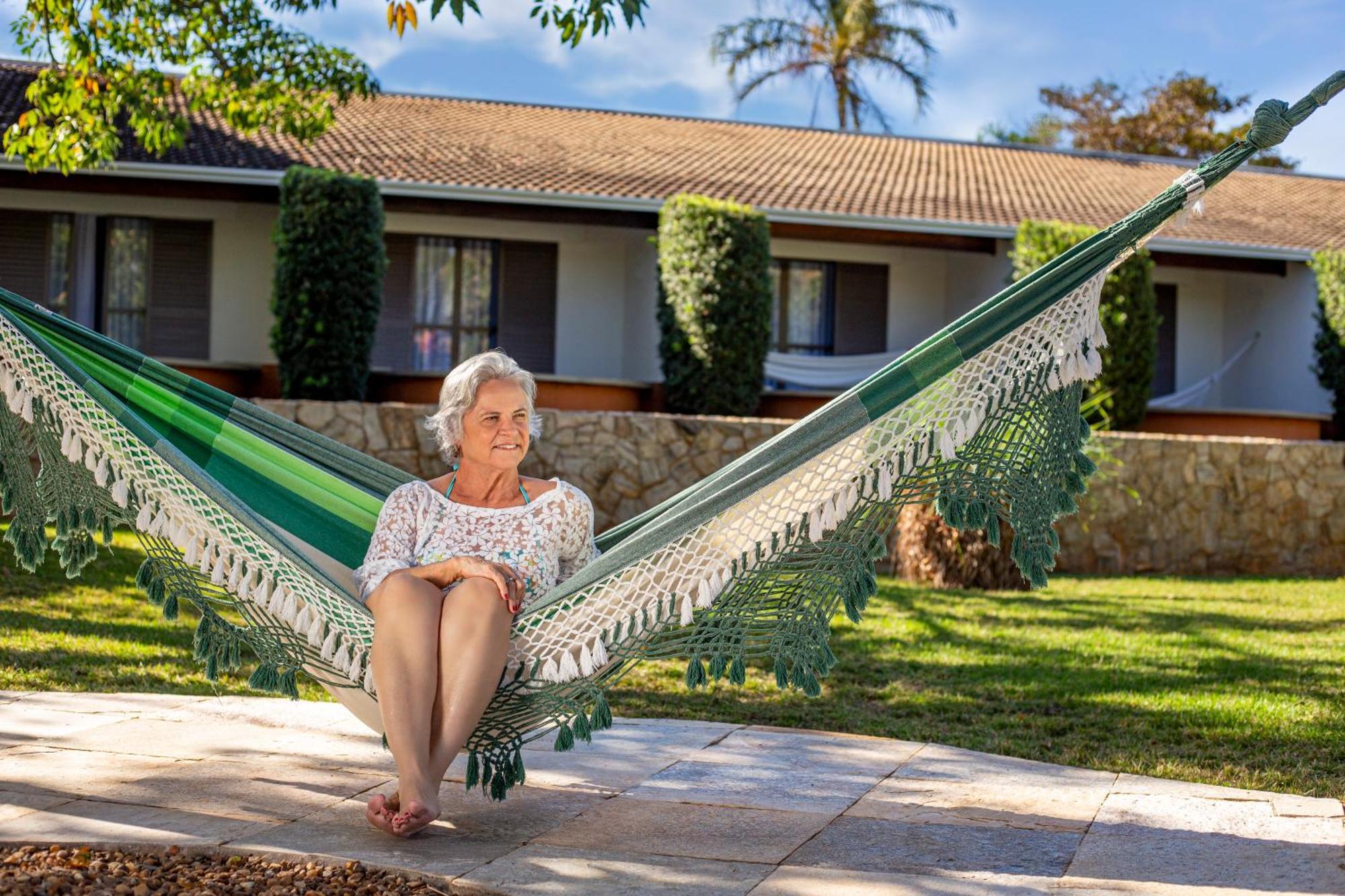 Blue Tree Thermas De Lins Resort Esterno foto A woman relaxing in a hammock