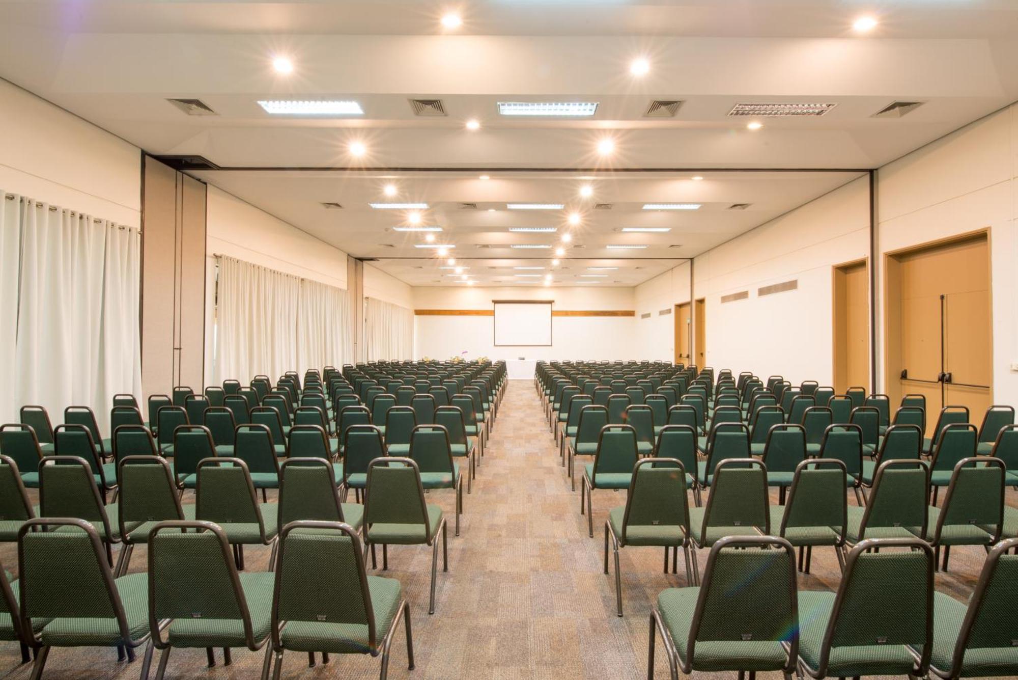 Blue Tree Thermas De Lins Resort Esterno foto The main conference room