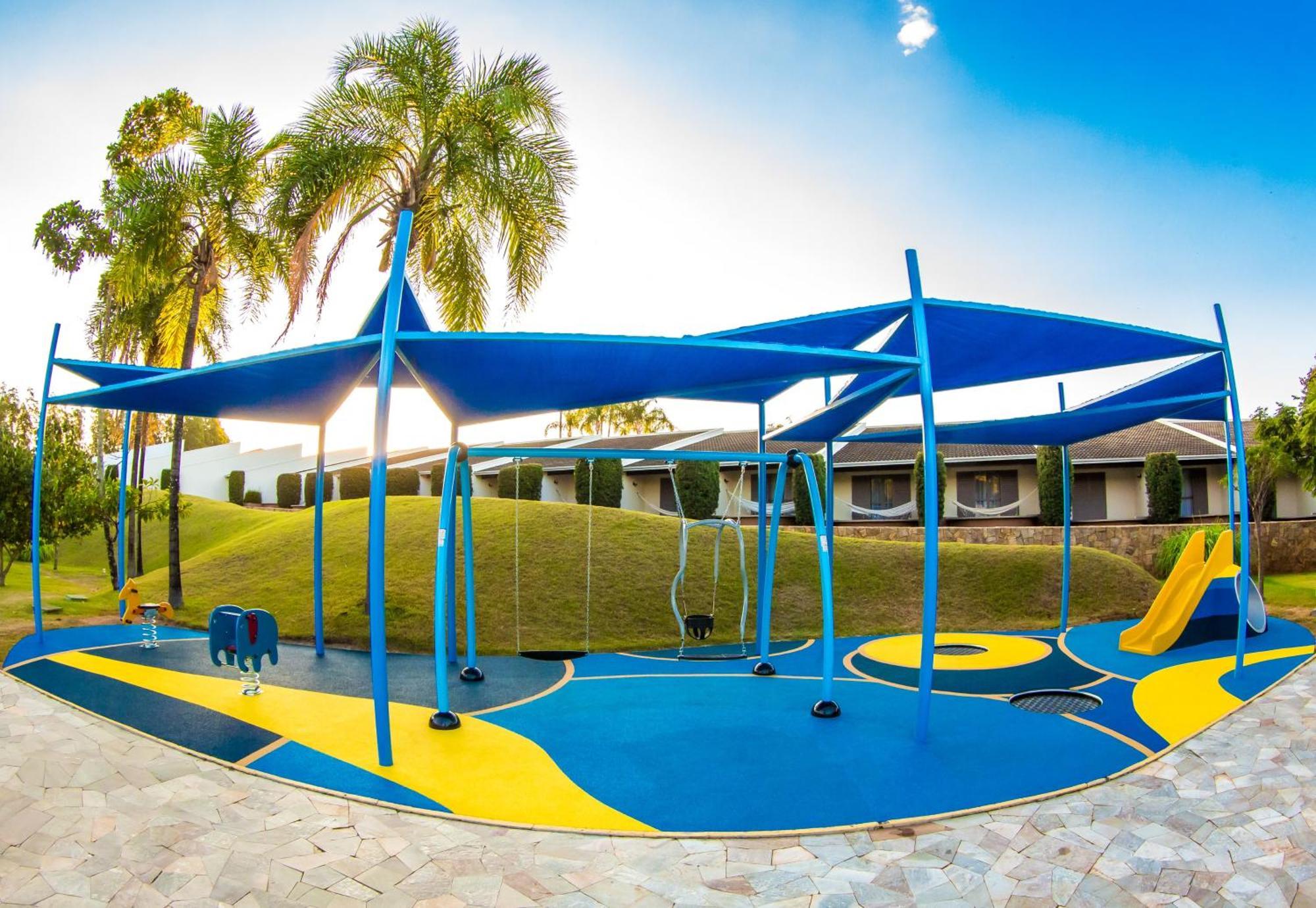 Blue Tree Thermas De Lins Resort Esterno foto Playground at the school