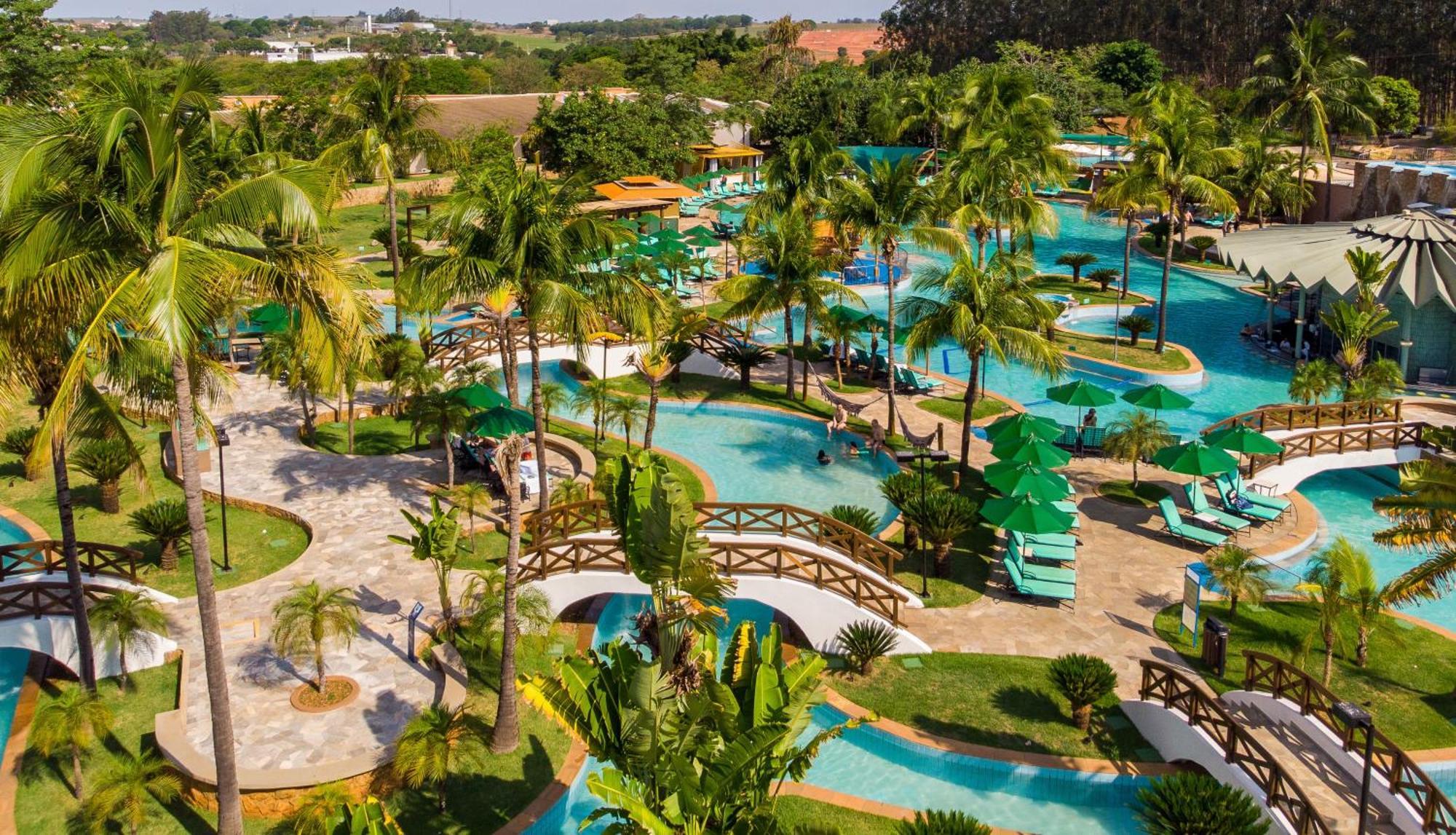 Blue Tree Thermas De Lins Resort Esterno foto The resort's lagoon